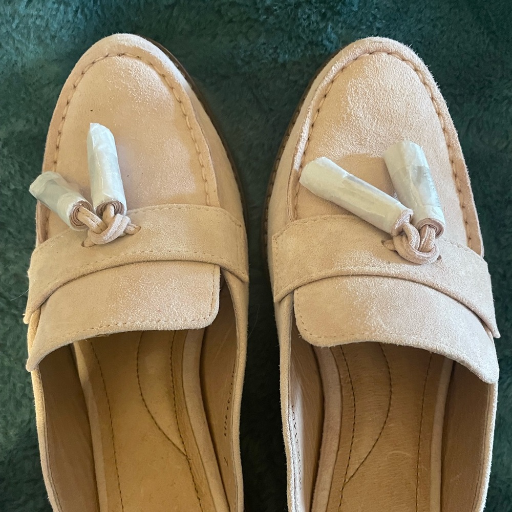 Hello , These Beautiful J.Jill blush color mules. Never wore them . Sz 7. TY